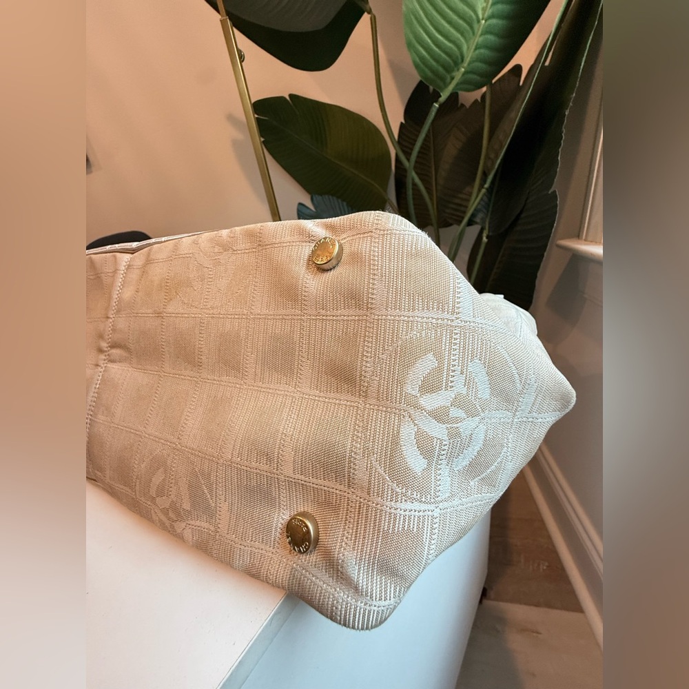 Chanel ‘Travel Line Tote’ - Picture 12 of 13
